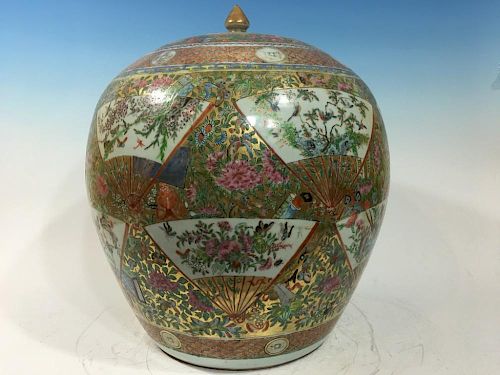 ANTIQUE Chinese Rose Medallion Spherical Covered Jar,  19th C. 18" High, 15" diameter 中国古董玫瑰纹饰球形盖罐，19世纪，高18英寸，