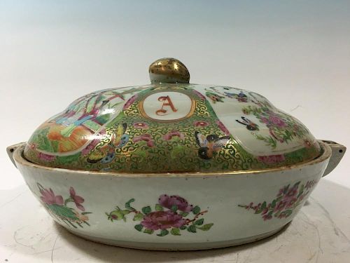 ANTIQUE Chinese Rose Medallion Covered Warming Platter, 16" wide,  early 19th C 中国古董玫瑰纹饰覆盖保温盘，宽16英寸，19世纪早期