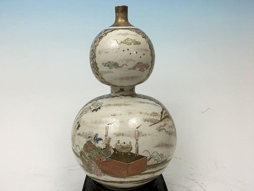 ANTIQUE Japanese Satsuma Double Gourds Bottle, 18th century.  11 1/2" high 古董日本双葫芦瓶，18世纪. 高11.5英寸