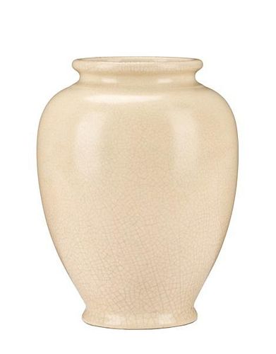 Chinese Ge-Type White Crackle Glaze Porcelain Vase