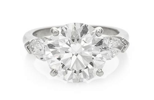 A Platinum and Diamond Ring, Graff, 4.30 dwts.