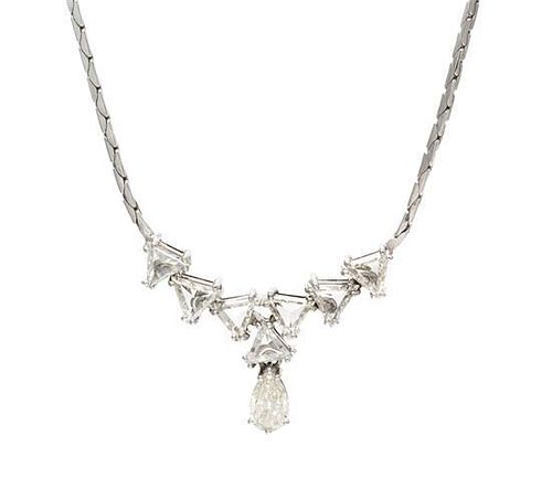 A 14 Karat White Gold and Diamond Necklace, 7.50 dwts.