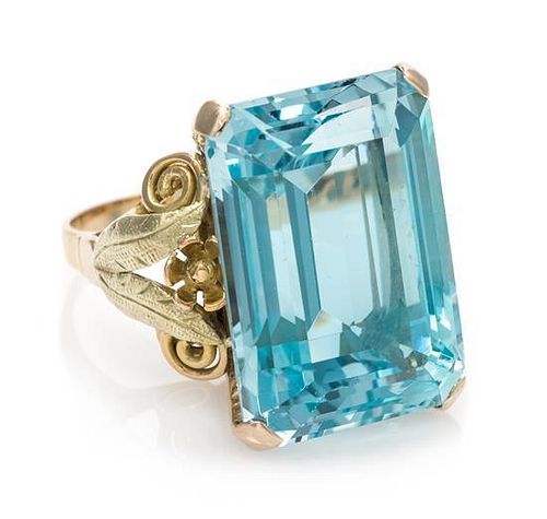 * A Bicolor Gold and Aquamarine Ring, 10.60 dwts.