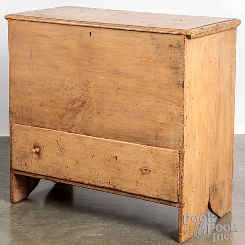 New England painted pine blanket chest