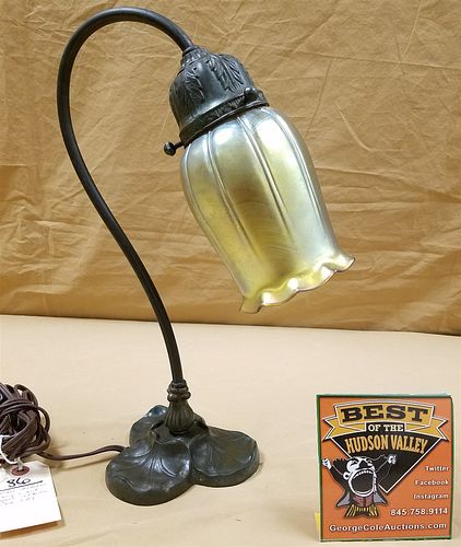 VINTAGE BRASS TABLE LAMP W/ ART GLASS IRRIDESCENT SHADE BATH MARKED RAP