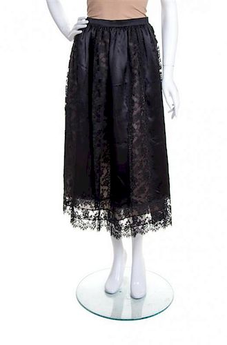 An Oscar de la Renta Black Silk Skirt, Size 8.