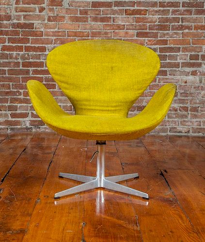 Arne Jacobsen / Fritz Hansen "Swan" Chair