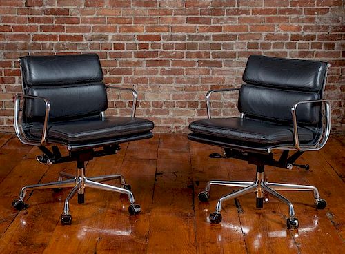 Pair of Charles and Ray Eames "Aluminum Group" Armchairs