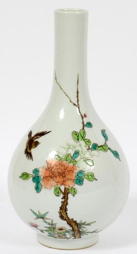 CHINESE HAND-PAINTED PORCELAIN VASE
