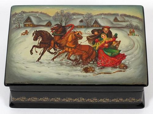 RUSSIAN LACQUER HINGED BOX
