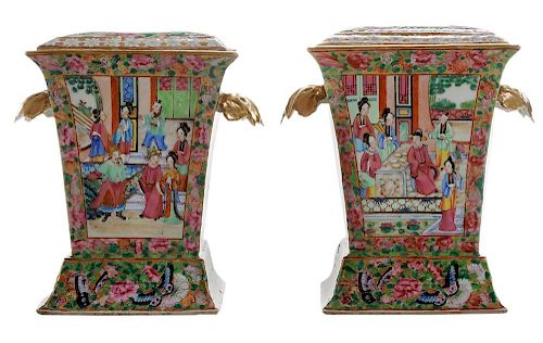 Pair Chinese Export Rose Medallion 外销瓷粉彩开光人物镂雕盖罐一对，19世纪，中国