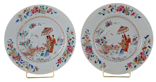 Pair Chinese Export Porcelain 外销瓷粉彩人物花鸟纹碟子一对，直径9.25英寸，18世纪，中国