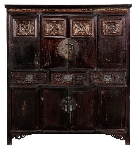 Chinese Carved and Parcel Gilt Cabinet 金漆浅雕八门大橱,70*60*23英寸,19世纪晚期,中国