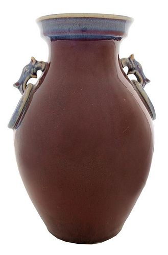 Flamb?Glazed Baluster-Form Vase 双耳铁红釉盘口胆瓶，高12.5英寸，19/20世纪,中国