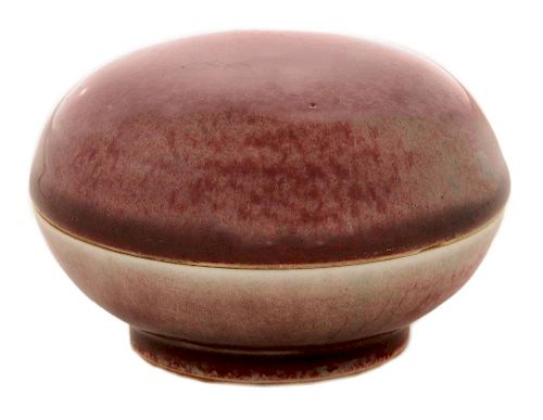Circular Peachbloom Porcelain Covered 铁红釉胭脂盒，2*3.25英寸，中国，康熙款