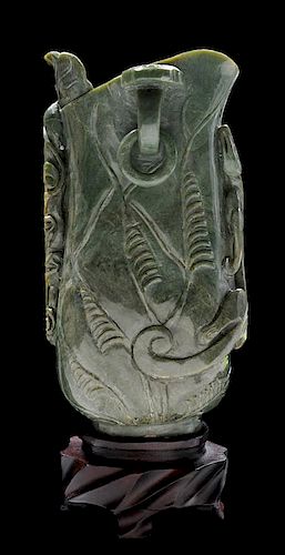 Carved Jade Lotus Leaf-Shaped Vase 玉雕螭龙莲花白菜型杯带底座，7.375*4英寸，19/20世纪,中国