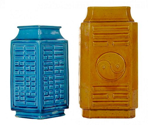 Two Porcelain Cong Vases 蓝釉和黄釉琮式花瓶各一,蓝釉瓶高8.25英寸,乾隆款,黄釉瓶高10英寸,万历款