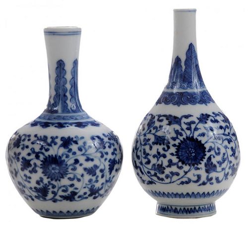 Two Blue and White Lotus-Decorated 青花蕉叶缠枝花纹玉壶春瓶两只，5.5英寸，19世纪，中国