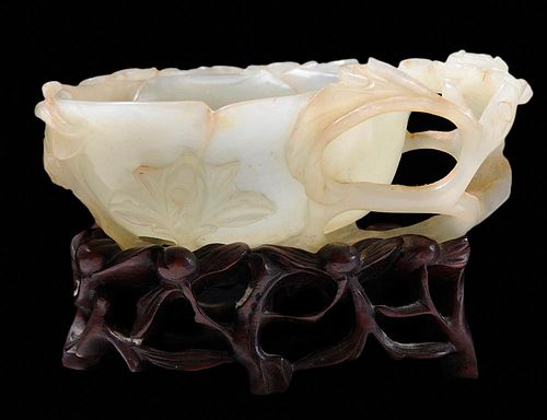 Finely Carved Celadon Jade Fruit-Form 青玉镂雕水仙花莲花玉碗，1.75*4英寸，19/20世纪,中国