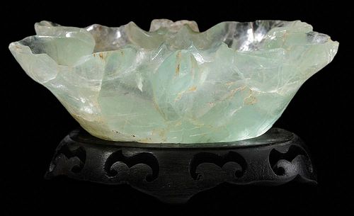 Carved Green Quartz Lotus-Form Dish on 绿水晶雕莲花形碗带雕花黑柚木底座，1.25*4.75英寸，20世纪早期，中国