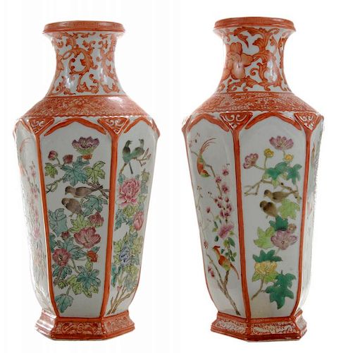 Pair Famille Rose Finely Enameled 粉彩开光花鸟六边形柳叶瓶一对，10.875英寸，20世纪，中国