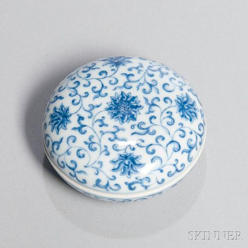 Blue and White Seal Paste Box 莲花卷草纹青花印泥盒，直径2.625英寸，中国