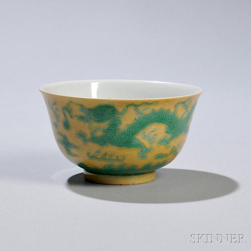 Yellow-and Green-glazed Bowl 黄底绿龙粉彩碗，高2.25英寸，直径4.25英寸，道光款