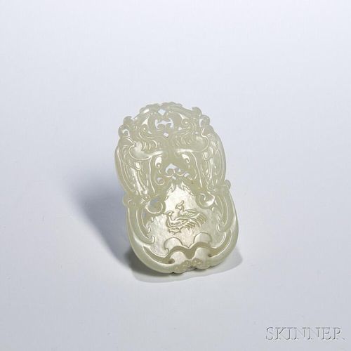 Nephrite Jade Plaque Pendant 蝠纹软玉挂件，高3.125英寸，宽2.125英寸，中国
