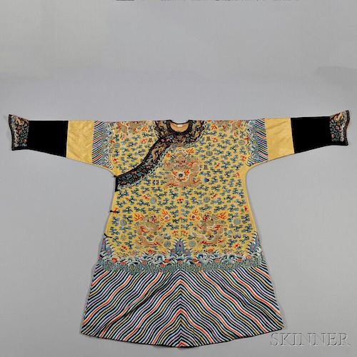 Imperial Yellow Semiformal Dragon Robe 皇帝专用黄色半正式龙袍，长56英寸，19世纪,中国