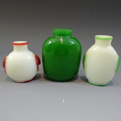 SET OF 3 CHINESE SNUFF BOTTLES - PEKING GLASS