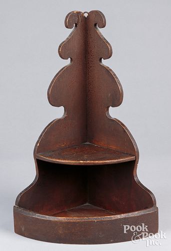Small painted pine corner shelf, 19th c., with sca