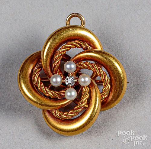 14K gold, diamond, and pearl pin, 5.1 dwt.