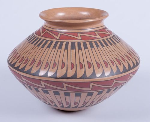 Mata Ortiz Pottery Vase By Daniel Gonzalez