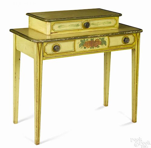 Maine painted Hepplewhite pine dressing table, early 19th c.
