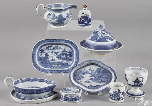 Chinese export blue and white porcelain, 19th c., to include a snuff bottle, a gravy