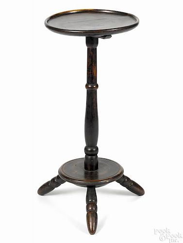 Painted candlestand, ca. 1800, with a dish top and short splayed legs