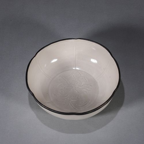 Bronze Coating Ding Ware White-Glazed Lobed Flower Alms Bowl