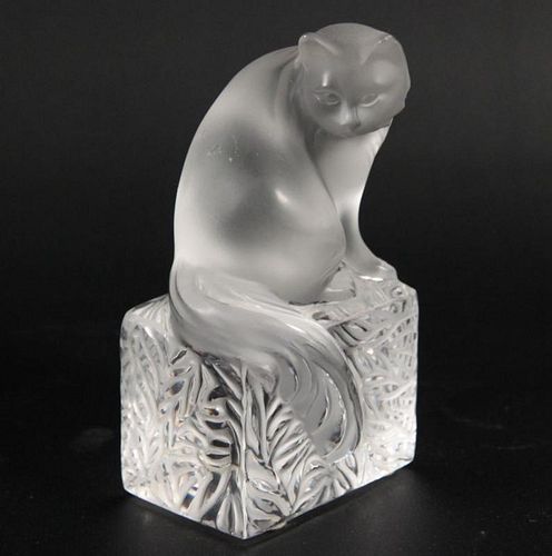LALIQUE SCULPTURE OF A CAT ON STYLIZED ROCK STAND