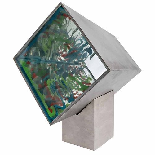 FELICIANO BÉJAR, Caja magiscópica, Firmada y fechada 2003, Escultura en acero y cristal tallado con base de metal, 28 x 21 x 21 cm