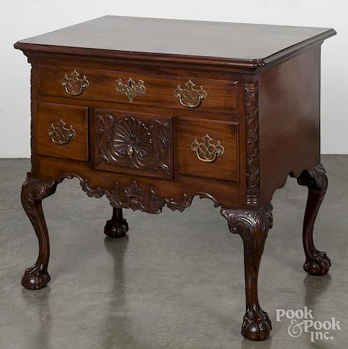 Bench made Chippendale style carved mahogany dressing table, in the Philadelphia taste, 30'' h.