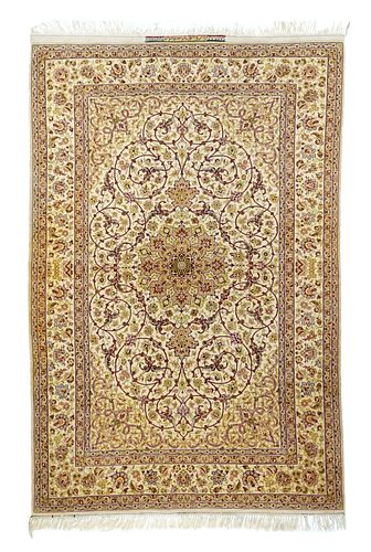 Fine Vintage Isfahan Rug, 4'10'' x 7'9'' (1.47 x 2.36 M)