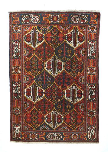 Vintage Bakhtiari Rug, 4'8" x 6'8" (1.42 x 2.03 M)