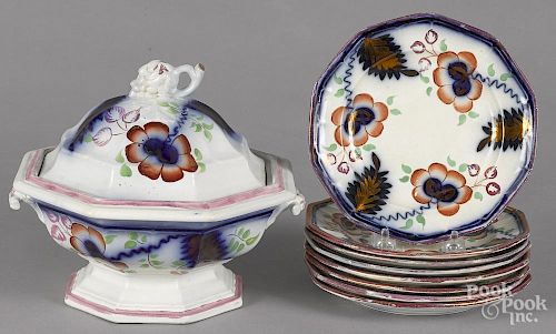 Gaudy Welsh covered tureen in the Bodnant pattern, 8 1/2'' h., 10'' w.