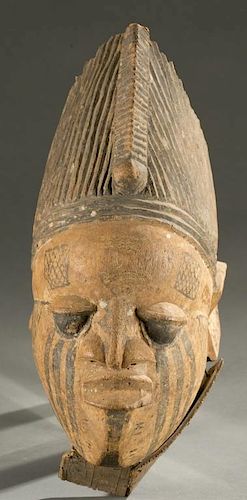 Yoruba veranda post head fragment, 20th c.