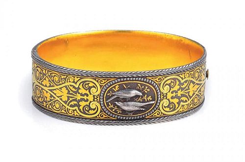 A Vintage Gold Hinged Bangle with Pair of Birds