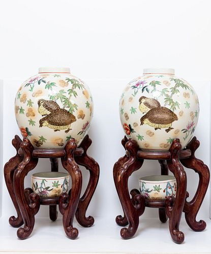 Chinese Pot and lid Porcelain