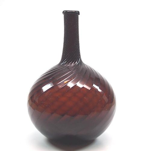 Pattern-molded globular bottle