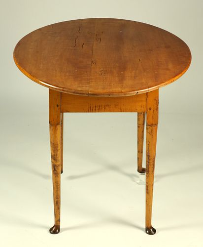 American Queen Anne Tiger Maple Oval Tavern Table, 18th Century