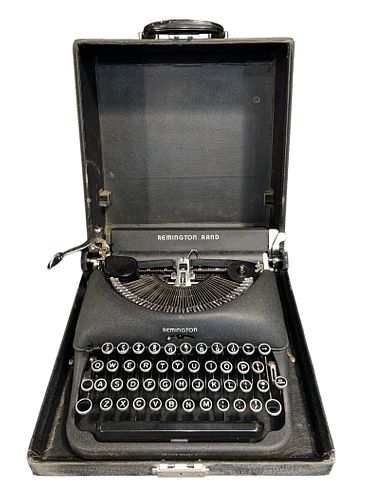 Vintage REMINGTON ROAD Portable Typewriter 