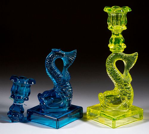 PRESSED DOLPHIN SINGLE-STEP CANDLESTICK